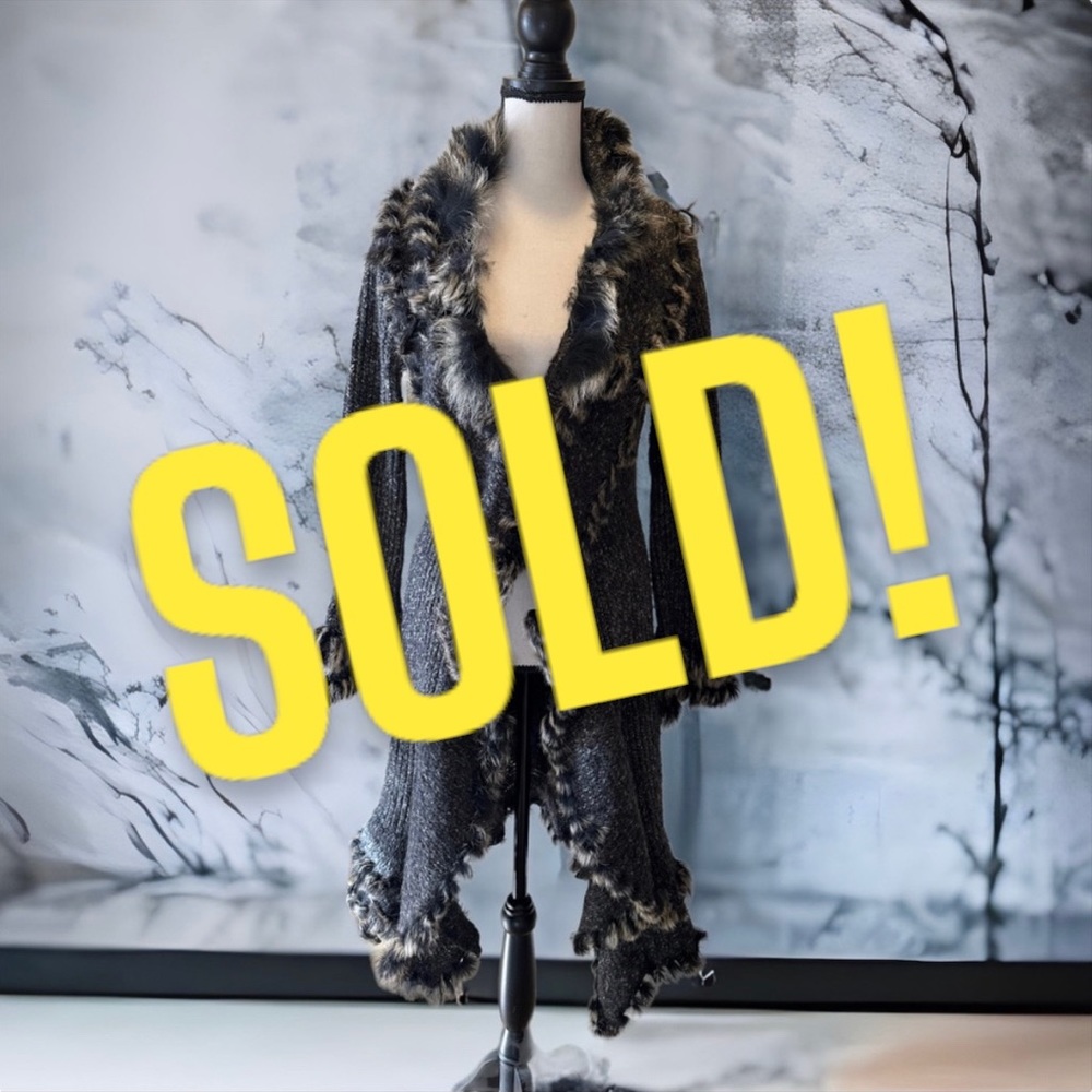 Rare knit sweater cardigan with real fur • Worn once. • size small • Grey • knit